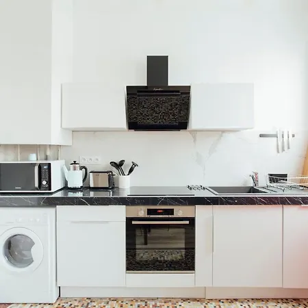 Sandy - 2 Bedrooms *