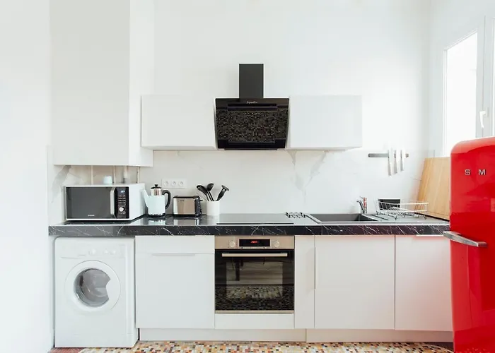 Sandy - 2 Bedrooms *