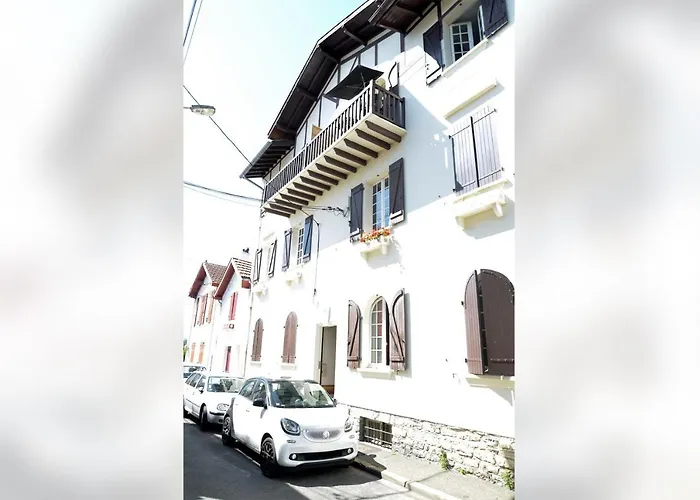 Sandy - 2 Bedrooms *